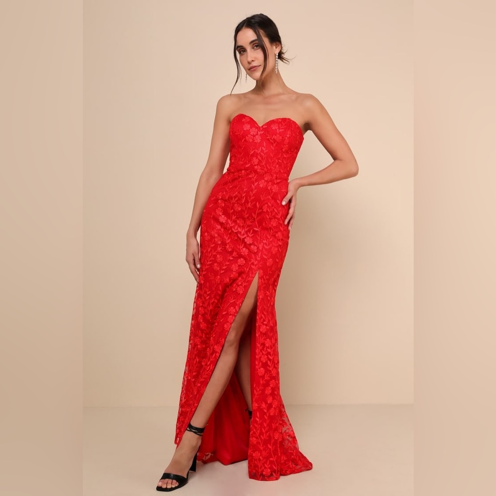 Lulu's Red Strapless Gown
